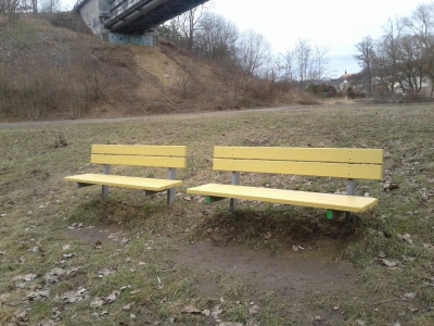 Opravujeme a natíráme lavičky